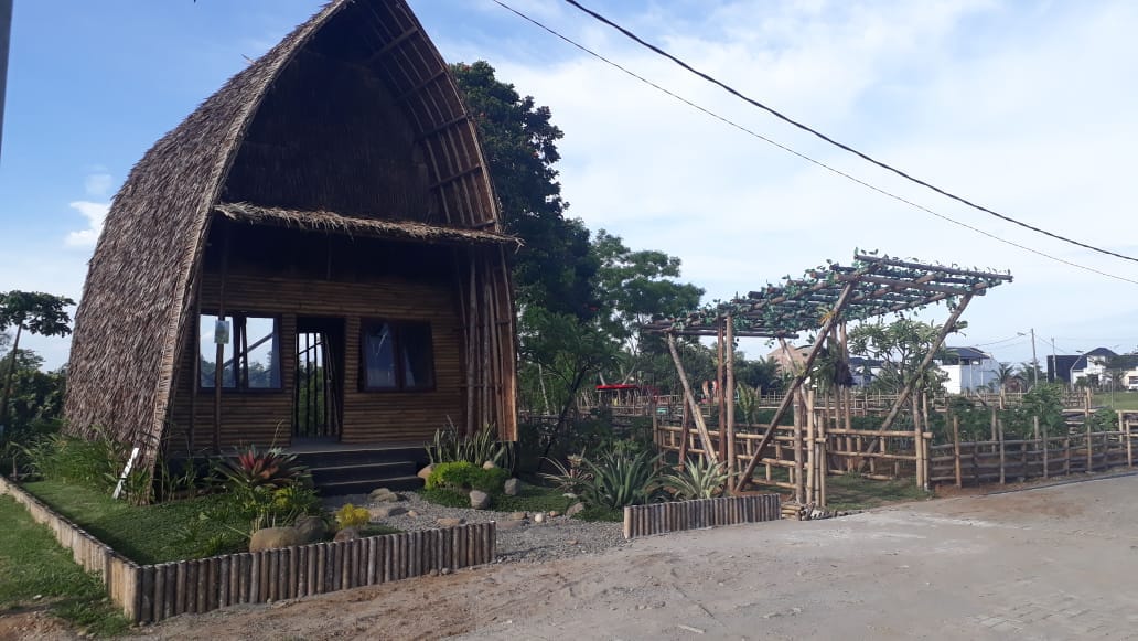 Destinasi Wisata Selfie Medan Ala Sun Flower Garden Man Shabara Zhafira