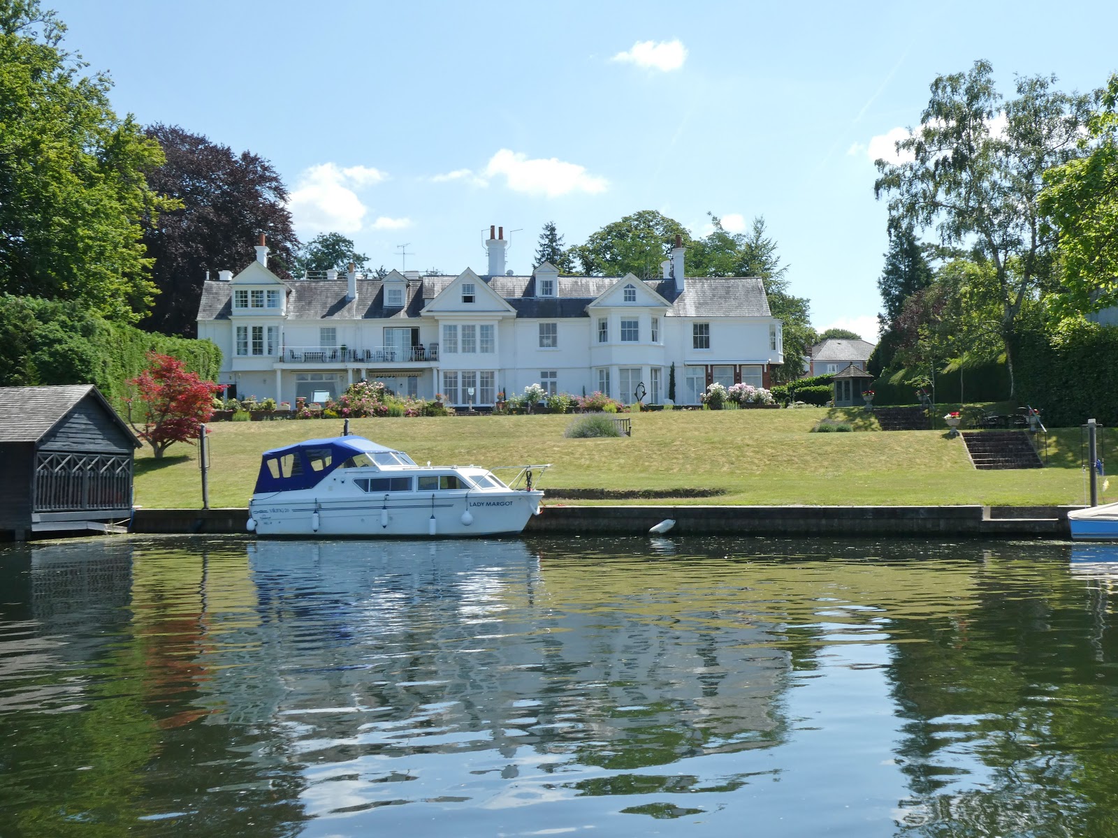 and Millie makes three Remenham Farm Moorings (River Thames) Tuesday