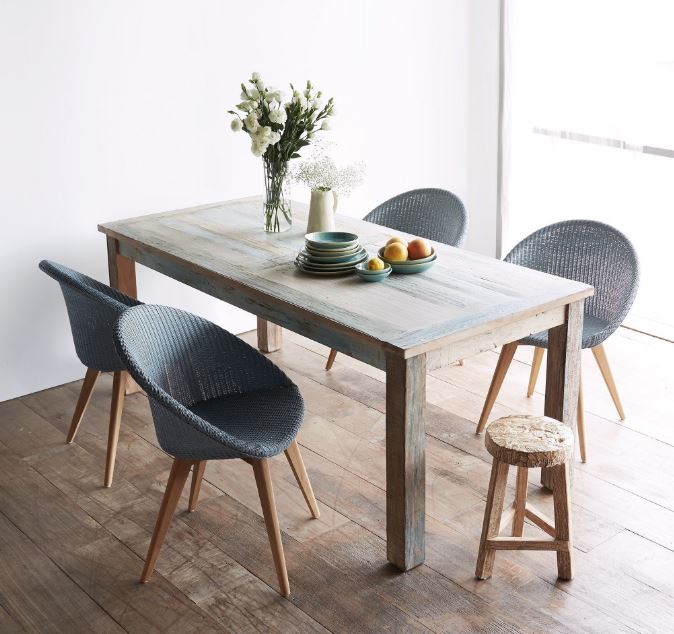 Small Dining Table but Still Comfortable to Use - Interior Aura
