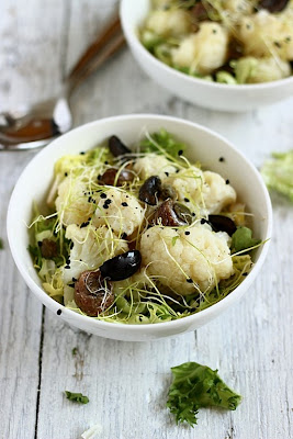 insalata di cavolfiore e germogli di cipolla