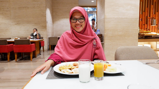 breakfast yang lengkap berbagai pilihan menu di grand mercure jakarta harmoni