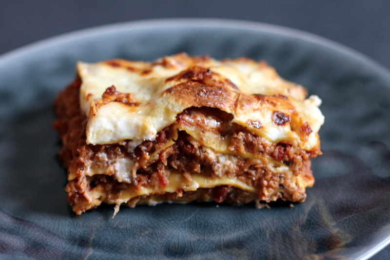 Lasagne mit Blumenkohl-"Bolognese" [vegetarisch] - In 5 Minuten von "geht ja gar nicht!" zu "saulecker!", Verbesserungsvorschläge für vegetarisches und veganes Kochen und ein Blick auf unsere verflixte Konditionierung | Arthurs Tochter kocht von Astrid Paul