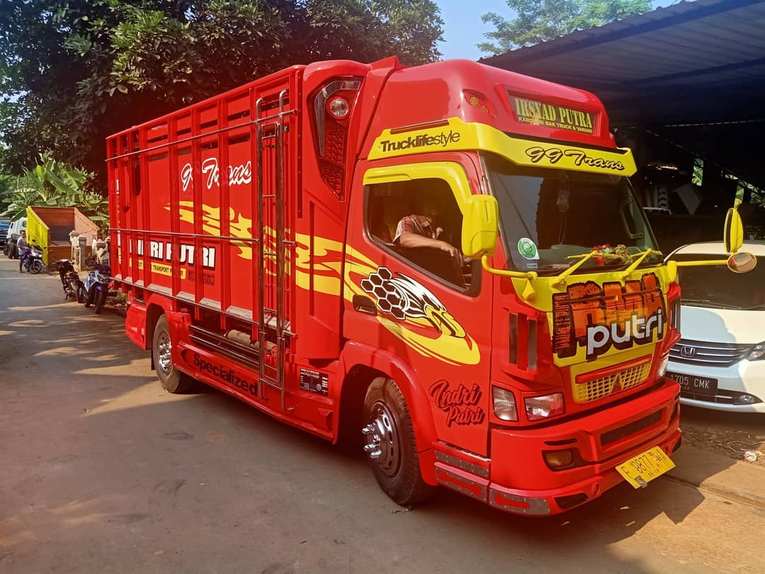 Modifikasi Truk Canter Warna Merah Milik 99 Transport Siap Ngebut