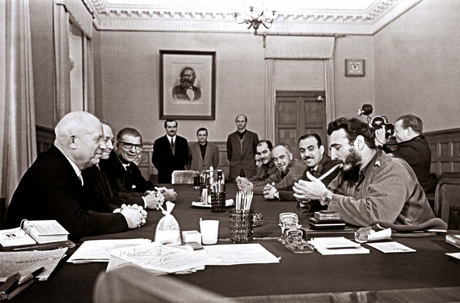 Fidel+Castro+lighting+a+cigar+and+wearing+two+Rolex+watches+during+a+meeting+with+Khrushchev,+Kremlin,+1963.jpg