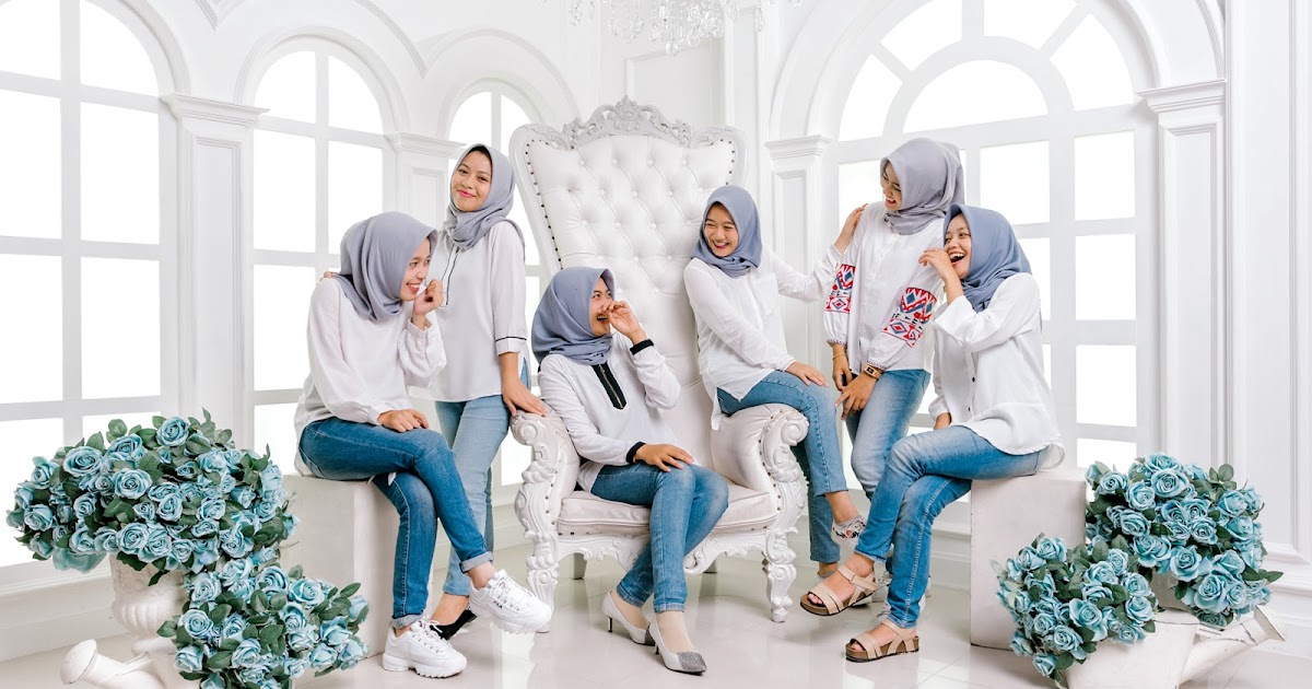 Inspirasi Foto Studio Group Bersama Sahabat Sahabatmu