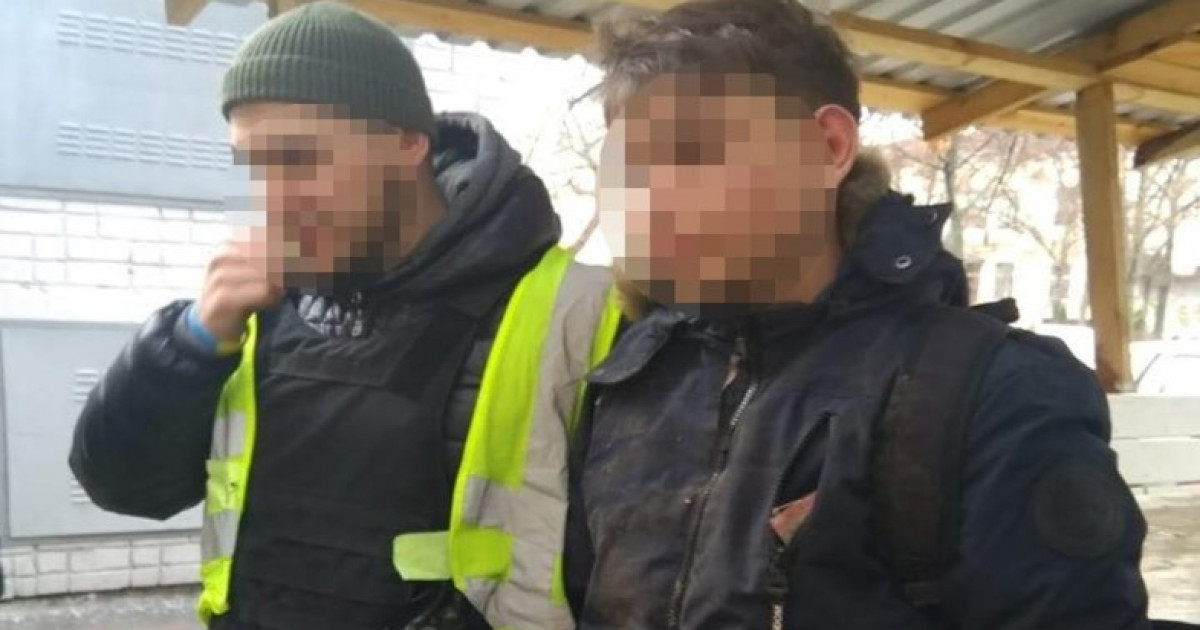 Насильство девочек подростков. Насиловали подозреваемых. Насиловали подозреваемых. Надругался над падчерицей. Насиловали подозреваемых.