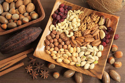  10 أغذية تخلصك من القلق وتعالج التوتر  Nuts