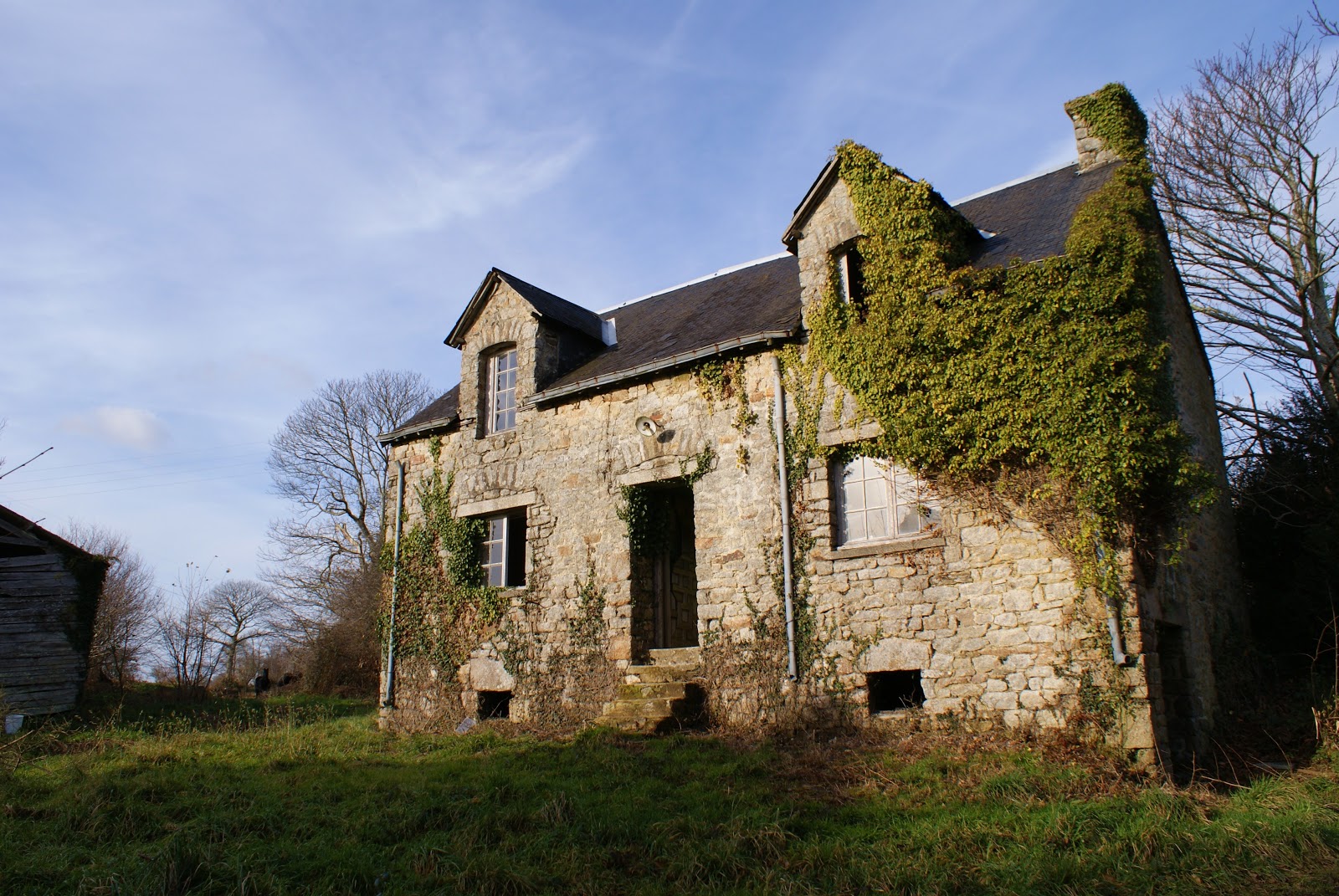 Microtourisme en Bretagne SCAËR Le village (presque) fantôme de Prat