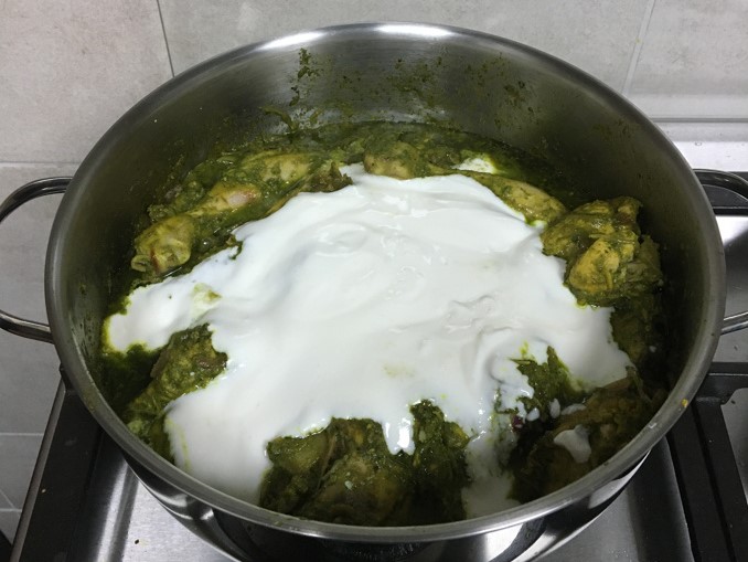 Chicken in Mint Coriander Yoghurt Sauce Hariyali Murgh Korma