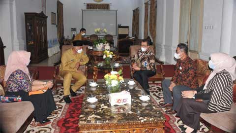 Mahyeldi saat menerima kunjungan jajaran Pimpinan BNI Wilayah 02 Padang
