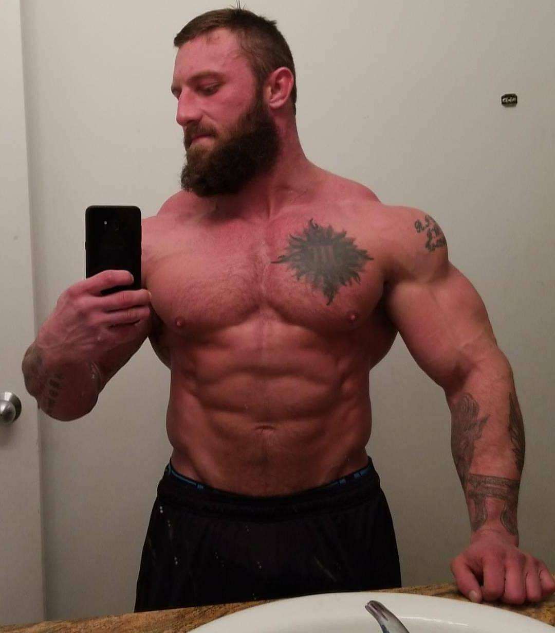 huge-strong-shirtless-masculine-muscle-man-bearded-handsome-daddy-biceps-selfie