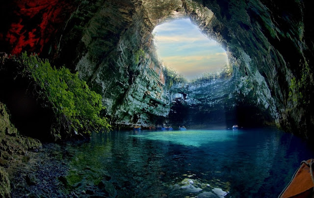 A Gruta das Ninfas, Ilha de Kefalonia, Grécia