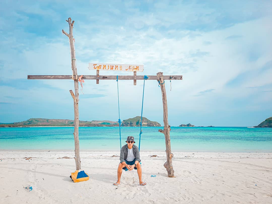 Ayunan pantai tanjung aan Lombok