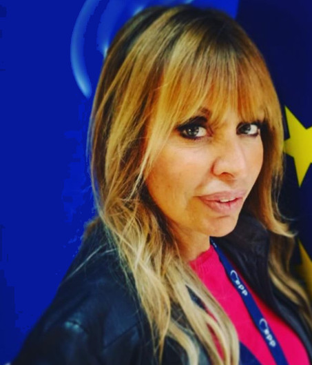 LA PUPA E IL SECCHIONE STALIN SCAMBIATO PER BENITO ...