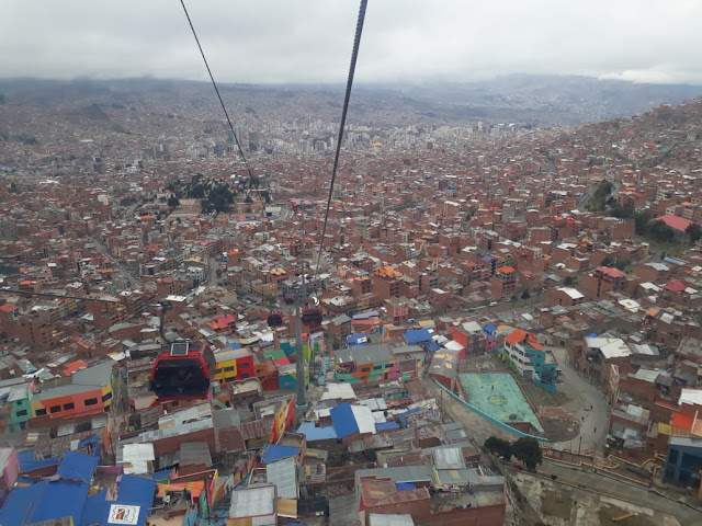 In La Paz und der Oberstadt gibt es diverse Seilbahnen. Ich habe fast alle Linien abgefahren und einen wunderbaren Blick auf die Stadt gewonnen. 