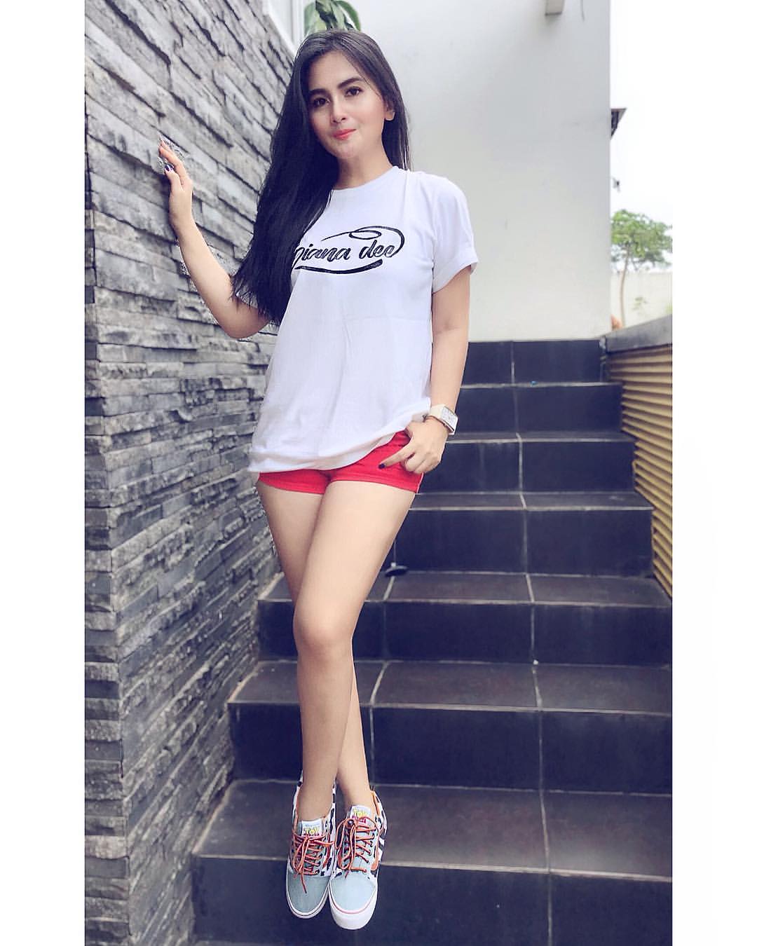 Koleksi foto Selebgram Cantik asal Indonesia #2 (Diana Dee) - MALAYA PICT