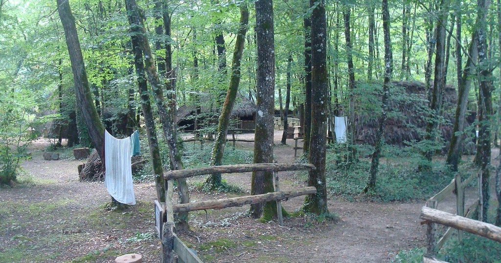 PHOTOS DE VENDEE L'histoire du "villagerefuge" de Grasla (1ère partie)
