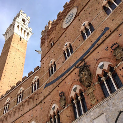 Siena, Palazzo Pubblico: Sorride Siena di Clet Abraham