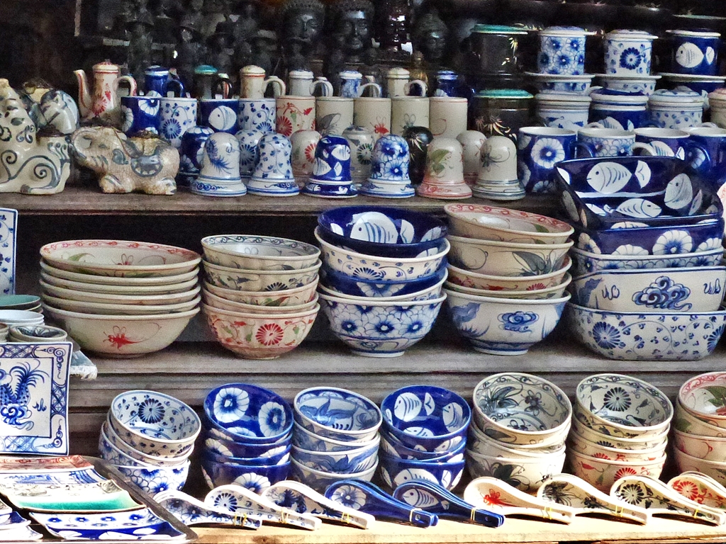 Masters of Craft : Souvenirs from Vietnam: pottery