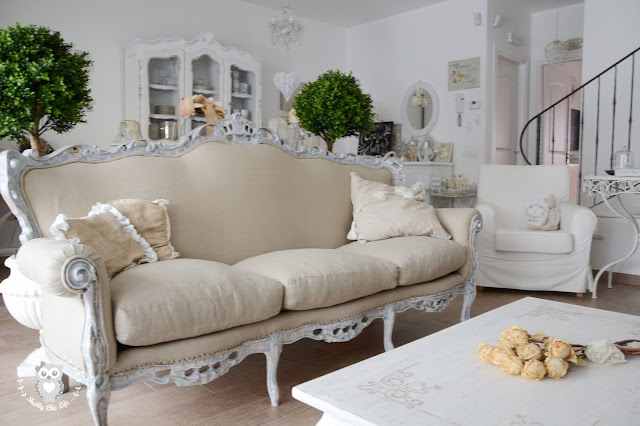 divano luigi XIV in stile shabby chic shabby chic life, decoraanticante bianco, sbiancatura, cerusè