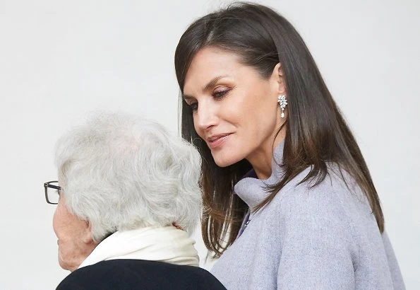 Queen Letizia outfit Carolina Herrera Fall 2016 collection. Uruguayan poet Mrs. Ida Vitale