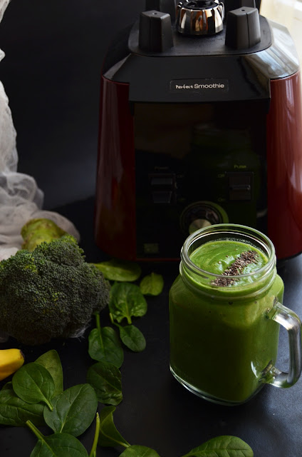 Smoothie verde cu spirulină