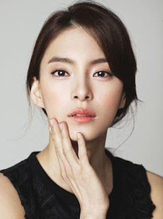 pemain rugal Jung Hye-In sebagai pemeran Song Mi-Na