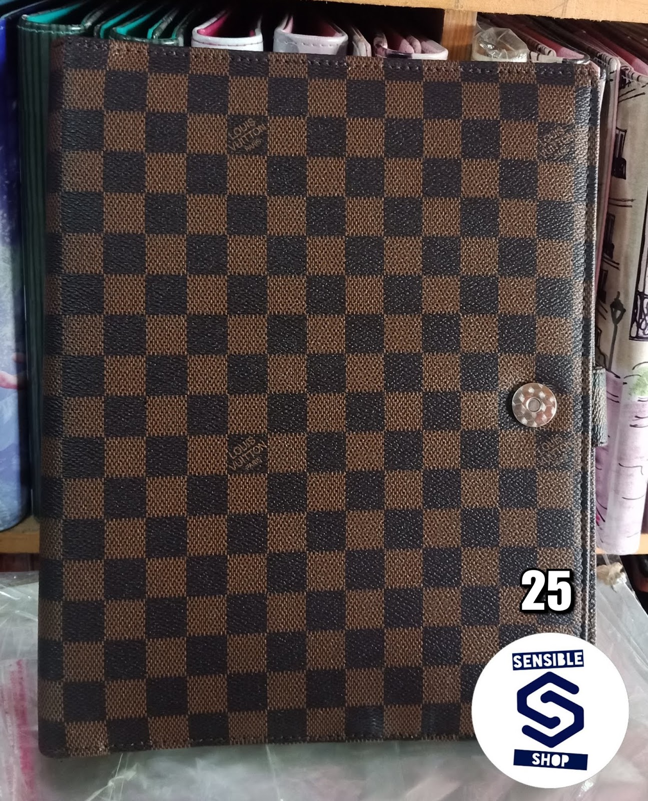 BINDER MOTIF LOUIS VUITTON/LV 025 Azla Project