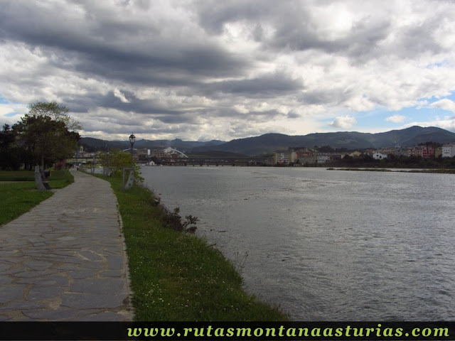 Paseo de la ría de navia