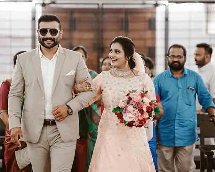 Actress Roshna Ann Roy got married to Kichu Tellus Actress Roshna Ann Roy got married to Kichu Tellus, Kochi, News, Cinema, Actress, Actor, Marriage, Kerala