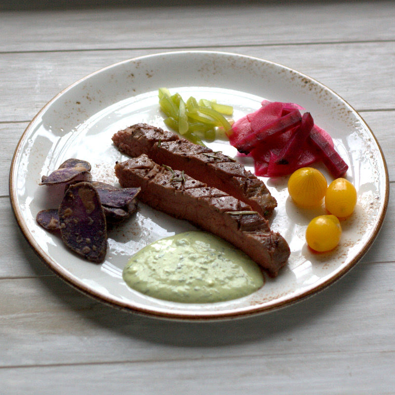 bushcooks kitchen: Flank Steak mit sauer eingelegtem Gemüse aus Das ...