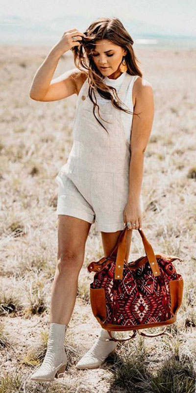 Are you looking for cute summer style? Have a look at these cute summer outfits to stand out from the crowd. Summer Fashion via higiggle.com | mini dress | #summer #summeroutfits #cute #dress