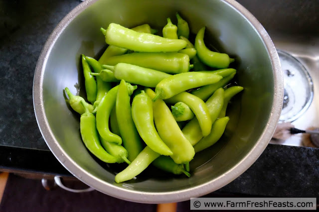 http://www.farmfreshfeasts.com/2015/07/pink-pickled-banana-peppers-for.html