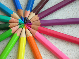 picture of colored pencils
