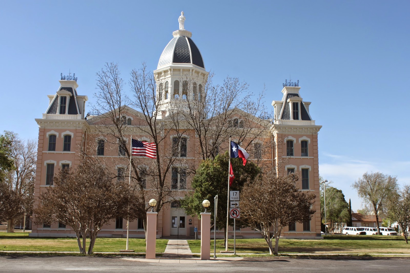 Arizonami Texas (8 ème jour) Ozona / Fort Stockton / Marfa / Alpine
