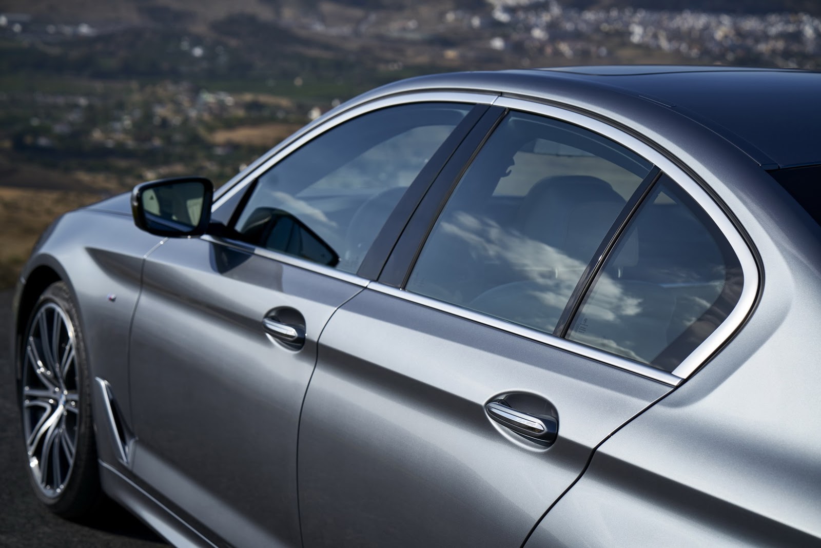 2017-BMW-5-Series-7.jpg