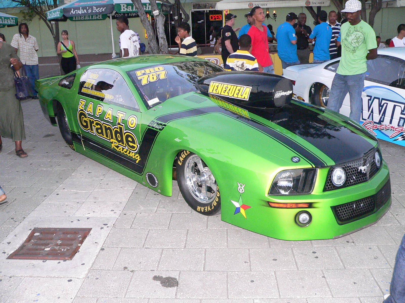 Papo Racing News: Cool Cars, Hot Girls!!