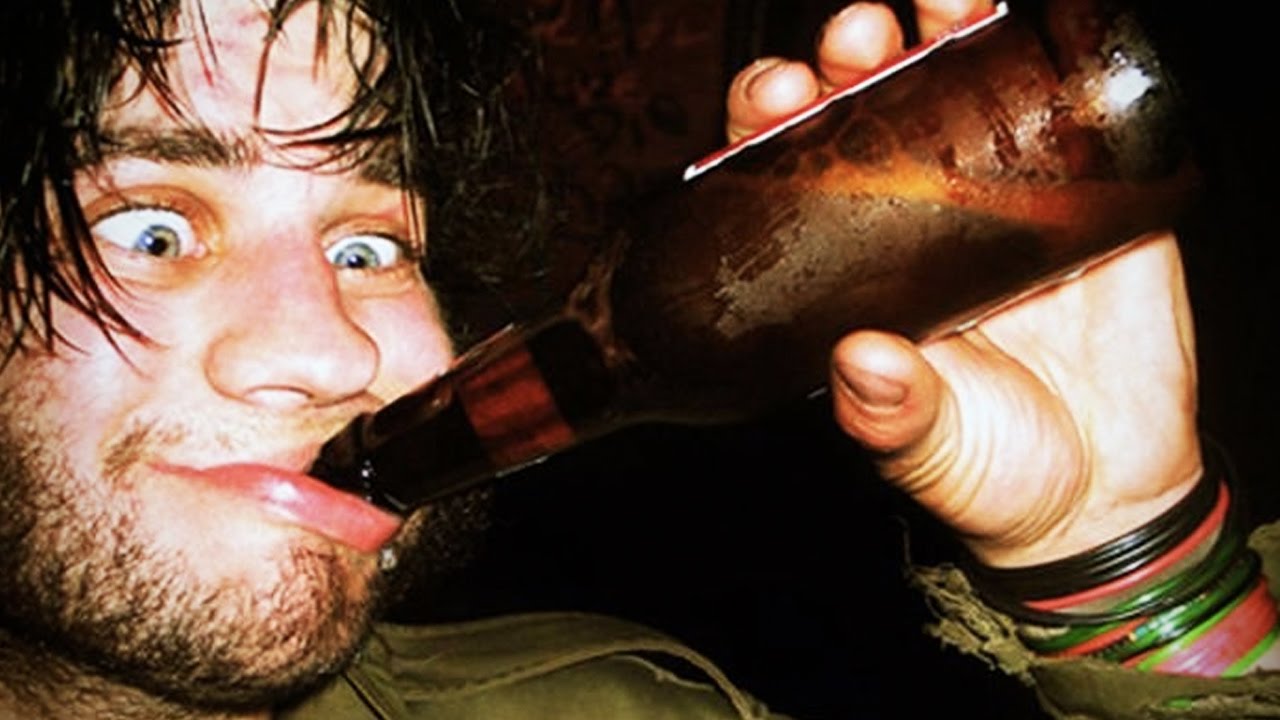 Employees Who Force to Smile at Work Tend to Drink Heavy, Study Finds