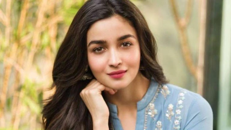 Ini 10 Artis Bollywood yang Blak-blakan Soal Kehidupan Seksnya | Naviri