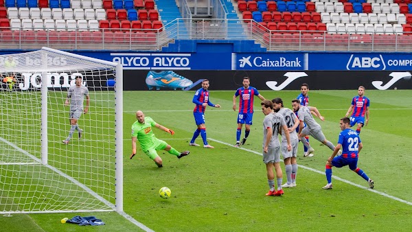 El Athletic se impone al Eibar en Ipurua (1-2)