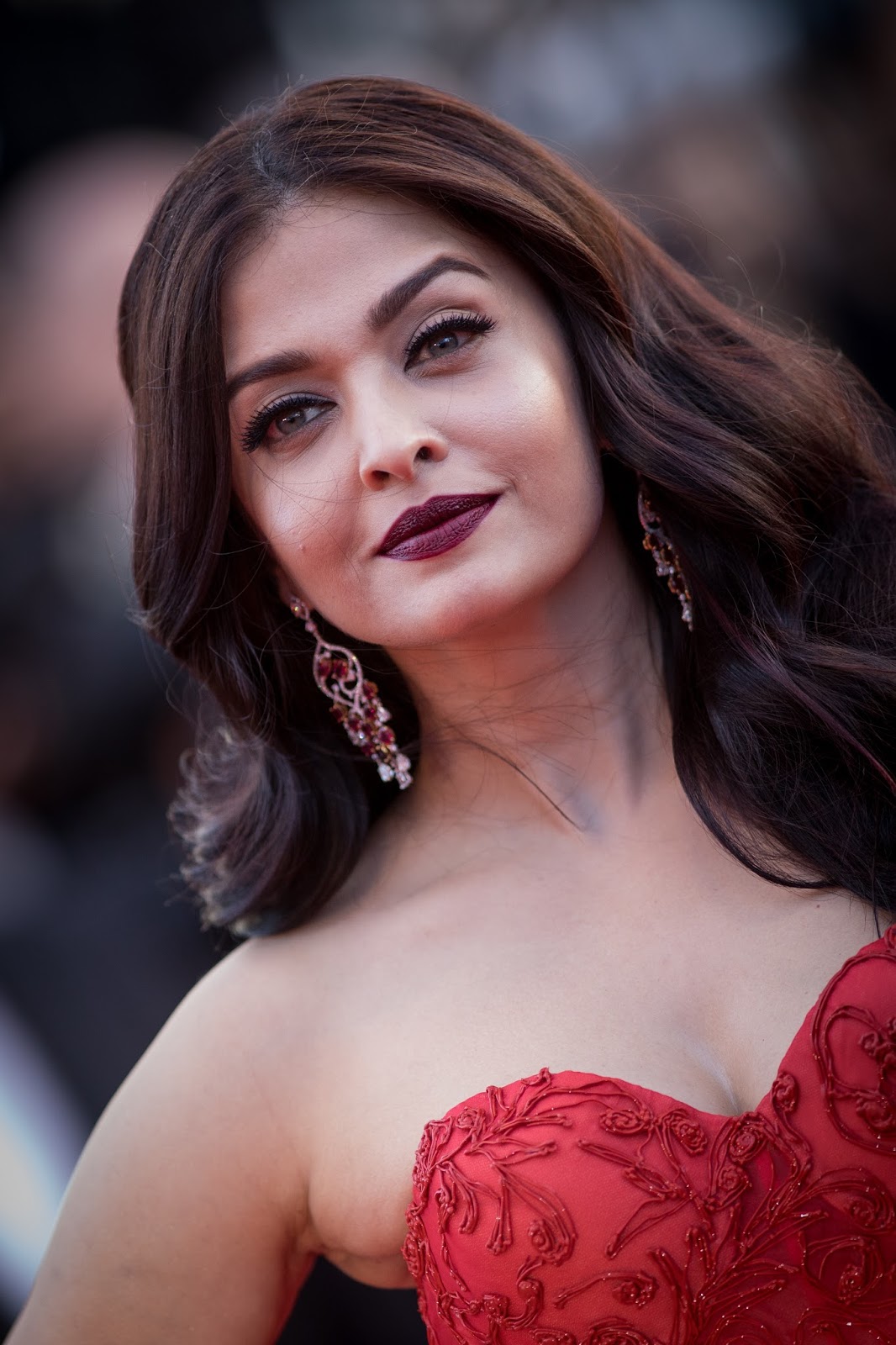 Aishwarya Rai Bachchan Looks Ravishing in a Ralph & Russo Red Gown At '120 Beats Per Minute (120 Battements Par Minute)' Premiere During The 70th Cannes Film Festival 2017