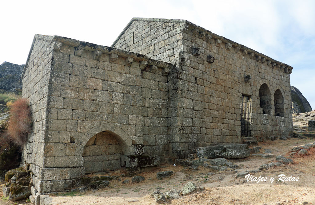 Ruinas de la Iglesia de San Miguel de Monsanto