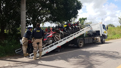 No início desta semana, entre segunda-feira (31/05) e quarta-feira (02/06), equipes da Polícia Rodoviária Federal (PRF) realizaram a Operação Duas Rodas ao longo da BR-222, nos municípios de Itapecuru-Mirim, Vargem Grande e Chapadinha.