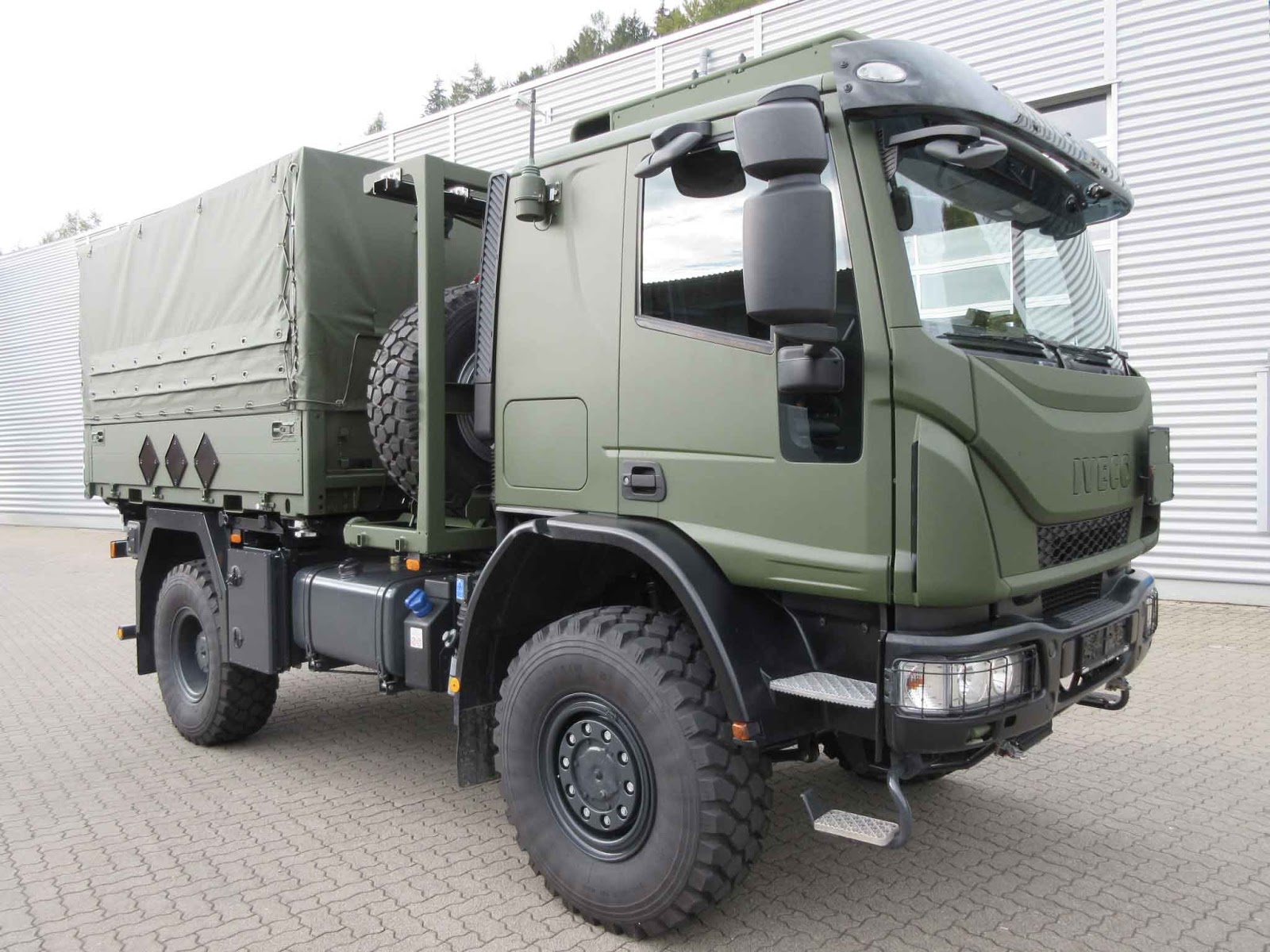 SI VIS PACEM, PARA BELLUM Iveco Defence Vehicle (Iveco DV) è la