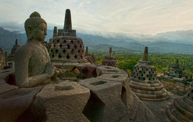 Kerajaan hindu pertama di indonesia
