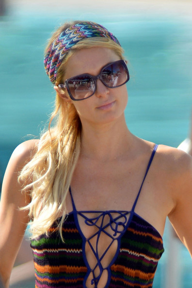  Gambar HOT Paris Hilton Peluk Boyfriend Dalam Kolam Renang Di Miami