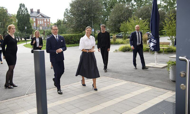 Crown Princess Victoria wore a dots pleat skirt from Baum Und Pferdgarten. Ebba Brahe duchess earrings