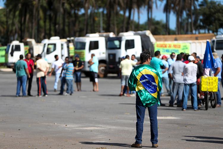 Caminhoneiros reagem a mudanças na tabela de fretes e ameaçam nova greve