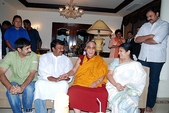 Megastar+Chiranjeevi+and+Family+met+Budd
