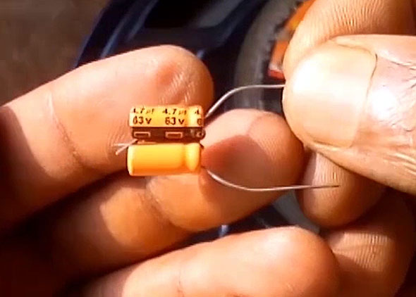 Tweeter connection using capacitor